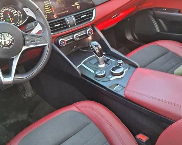 Червоний Альфа Ромео Джулія, об'ємом двигуна 2.14 л та пробігом 270 тис. км за 21500 $, фото 29 на Automoto.ua