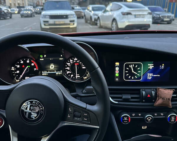 Червоний Альфа Ромео Джулія, об'ємом двигуна 2 л та пробігом 83 тис. км за 18500 $, фото 12 на Automoto.ua