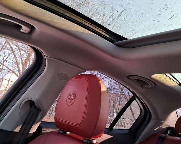 Червоний Альфа Ромео Джулія, об'ємом двигуна 2.14 л та пробігом 270 тис. км за 21500 $, фото 35 на Automoto.ua