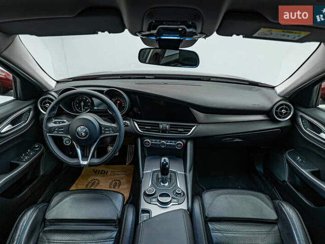 Красный Альфа Ромео Джулия, объемом двигателя 2 л и пробегом 157 тыс. км за 23606 $, фото 9 на Automoto.ua