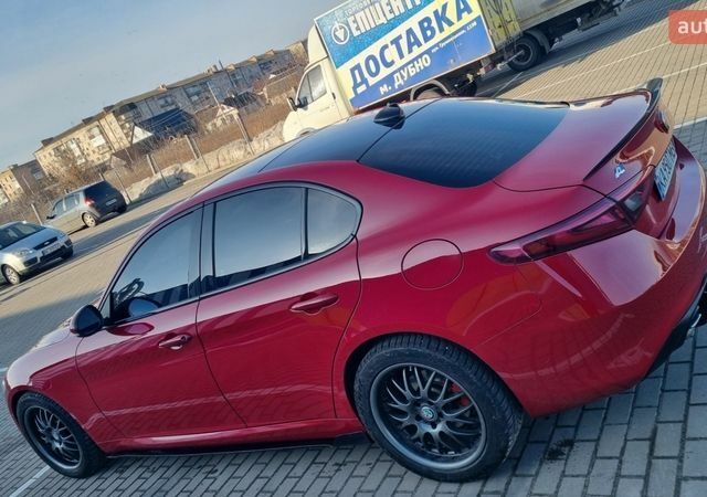 Красный Альфа Ромео Джулия, объемом двигателя 2.14 л и пробегом 270 тыс. км за 19980 $, фото 8 на Automoto.ua