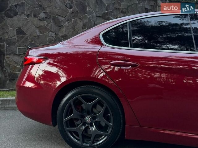 Червоний Альфа Ромео Джулія, об'ємом двигуна 2 л та пробігом 70 тис. км за 18900 $, фото 4 на Automoto.ua