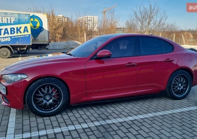 Красный Альфа Ромео Джулия, объемом двигателя 2.14 л и пробегом 270 тыс. км за 19980 $, фото 2 на Automoto.ua