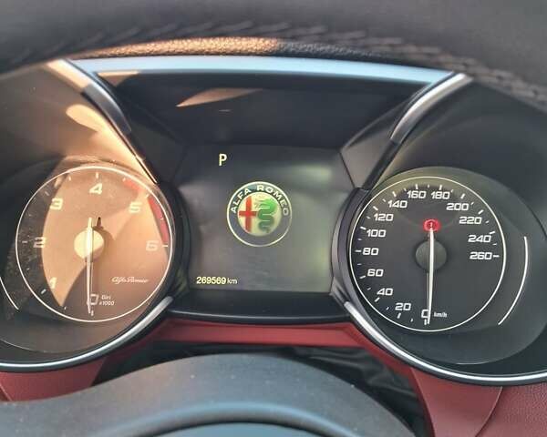 Червоний Альфа Ромео Джулія, об'ємом двигуна 2.14 л та пробігом 270 тис. км за 21500 $, фото 42 на Automoto.ua