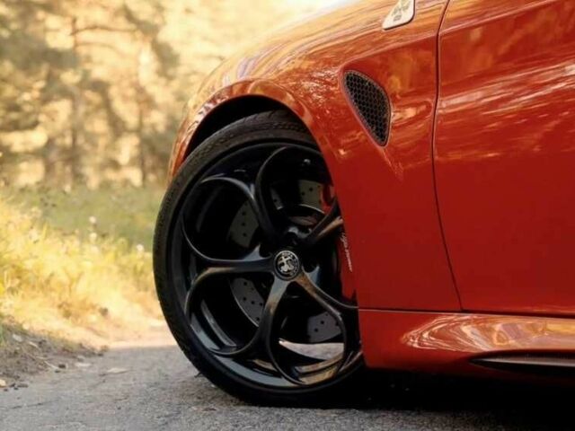 Красный Альфа Ромео Джулия, объемом двигателя 2 л и пробегом 53 тыс. км за 17000 $, фото 8 на Automoto.ua