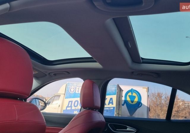 Красный Альфа Ромео Джулия, объемом двигателя 2.14 л и пробегом 270 тыс. км за 19980 $, фото 23 на Automoto.ua