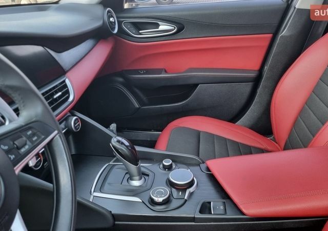 Красный Альфа Ромео Джулия, объемом двигателя 2.14 л и пробегом 270 тыс. км за 19980 $, фото 20 на Automoto.ua