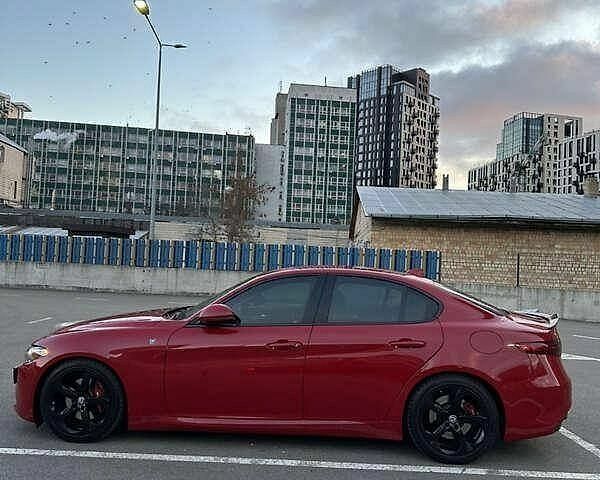 Красный Альфа Ромео Джулия, объемом двигателя 2 л и пробегом 85 тыс. км за 19000 $, фото 3 на Automoto.ua