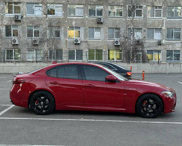 Червоний Альфа Ромео Джулія, об'ємом двигуна 2 л та пробігом 83 тис. км за 18500 $, фото 2 на Automoto.ua