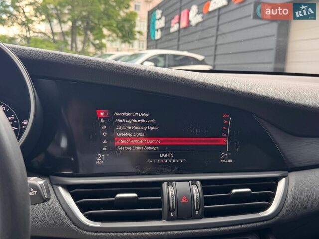 Червоний Альфа Ромео Джулія, об'ємом двигуна 2 л та пробігом 89 тис. км за 16900 $, фото 19 на Automoto.ua
