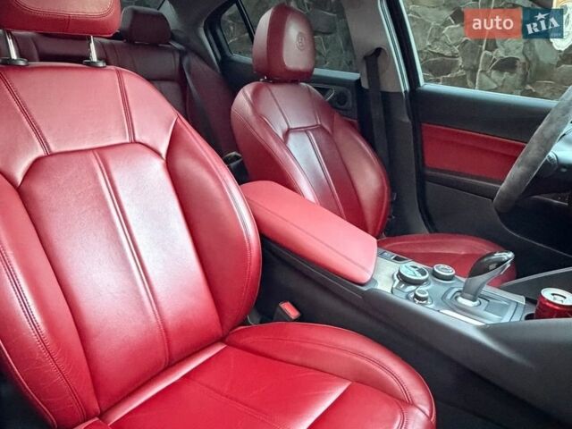 Червоний Альфа Ромео Джулія, об'ємом двигуна 2 л та пробігом 70 тис. км за 18900 $, фото 11 на Automoto.ua