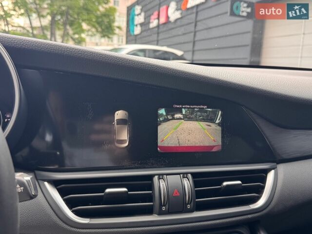 Червоний Альфа Ромео Джулія, об'ємом двигуна 2 л та пробігом 89 тис. км за 16900 $, фото 20 на Automoto.ua