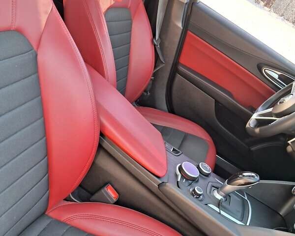 Червоний Альфа Ромео Джулія, об'ємом двигуна 2.14 л та пробігом 270 тис. км за 21500 $, фото 17 на Automoto.ua