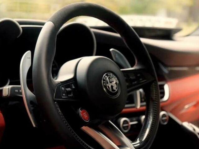 Красный Альфа Ромео Джулия, объемом двигателя 2 л и пробегом 53 тыс. км за 17000 $, фото 9 на Automoto.ua