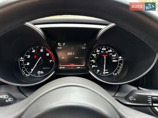 Червоний Альфа Ромео Джулія, об'ємом двигуна 2 л та пробігом 88 тис. км за 18700 $, фото 9 на Automoto.ua