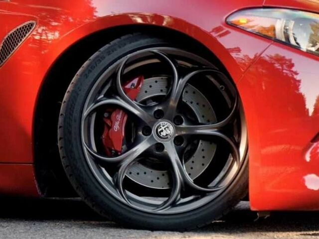 Красный Альфа Ромео Джулия, объемом двигателя 2 л и пробегом 53 тыс. км за 17000 $, фото 6 на Automoto.ua