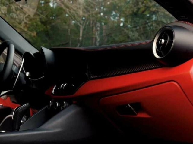 Красный Альфа Ромео Джулия, объемом двигателя 2 л и пробегом 53 тыс. км за 17000 $, фото 12 на Automoto.ua