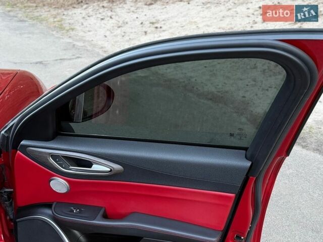 Червоний Альфа Ромео Джулія, об'ємом двигуна 2 л та пробігом 70 тис. км за 18900 $, фото 8 на Automoto.ua