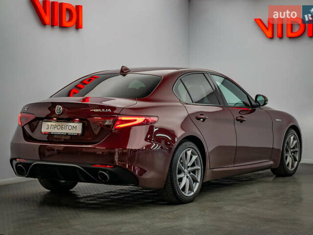 Красный Альфа Ромео Джулия, объемом двигателя 2 л и пробегом 157 тыс. км за 23606 $, фото 1 на Automoto.ua