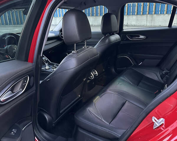 Червоний Альфа Ромео Джулія, об'ємом двигуна 2 л та пробігом 83 тис. км за 18500 $, фото 9 на Automoto.ua