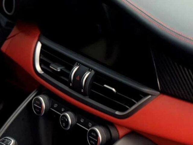 Красный Альфа Ромео Джулия, объемом двигателя 2 л и пробегом 53 тыс. км за 17000 $, фото 13 на Automoto.ua