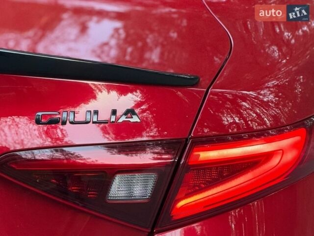 Червоний Альфа Ромео Джулія, об'ємом двигуна 2 л та пробігом 70 тис. км за 18900 $, фото 6 на Automoto.ua