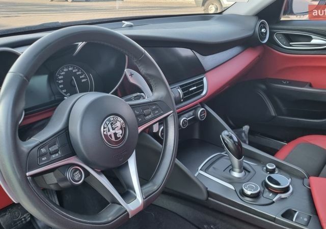 Красный Альфа Ромео Джулия, объемом двигателя 2.14 л и пробегом 270 тыс. км за 19980 $, фото 21 на Automoto.ua