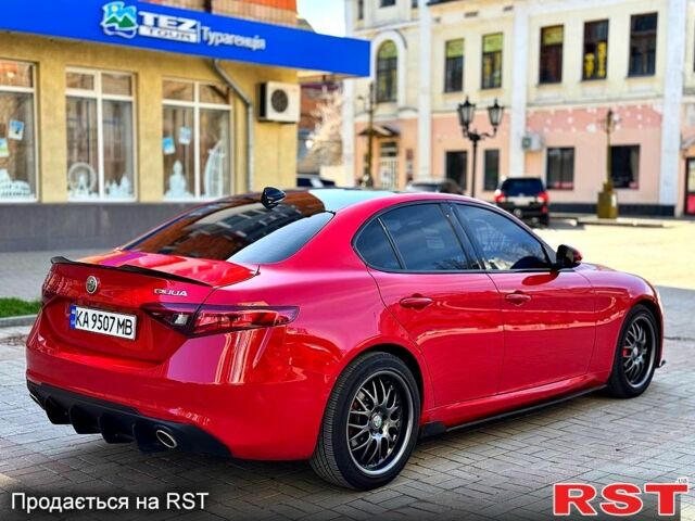 Альфа Ромео Джулія 2017 у Сумах на Automoto.ua Червоний Альфа Ромео Джулія, об'ємом двигуна 2.1 л та пробігом 200 тис. км за 23999 $, фото 3 на Automoto.ua
