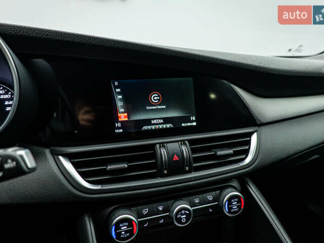 Красный Альфа Ромео Джулия, объемом двигателя 2 л и пробегом 157 тыс. км за 23606 $, фото 16 на Automoto.ua