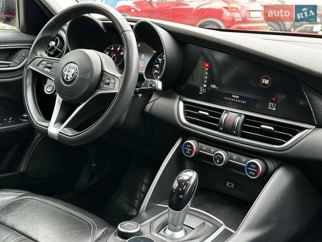 Червоний Альфа Ромео Джулія, об'ємом двигуна 2 л та пробігом 88 тис. км за 18700 $, фото 8 на Automoto.ua