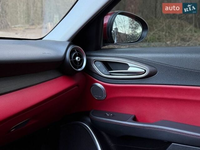 Червоний Альфа Ромео Джулія, об'ємом двигуна 2 л та пробігом 70 тис. км за 18900 $, фото 21 на Automoto.ua