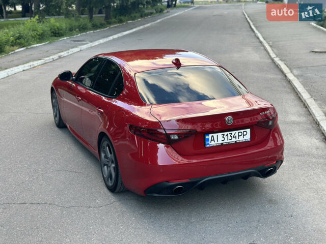 Червоний Альфа Ромео Джулія, об'ємом двигуна 2 л та пробігом 59 тис. км за 18499 $, фото 10 на Automoto.ua