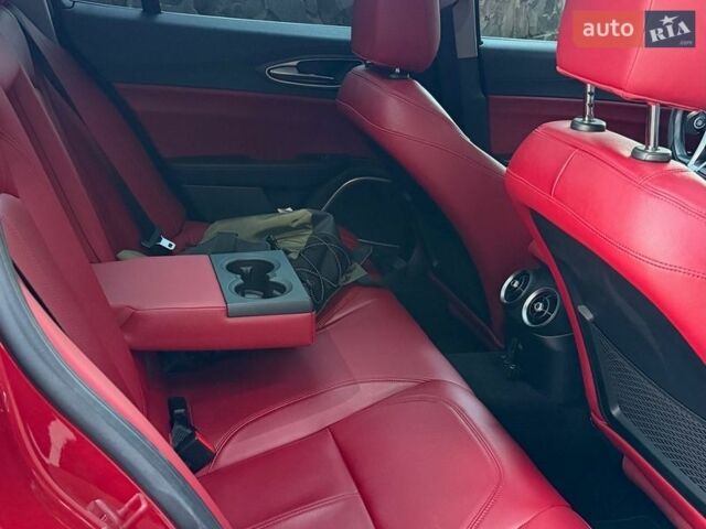 Червоний Альфа Ромео Джулія, об'ємом двигуна 2 л та пробігом 70 тис. км за 18900 $, фото 13 на Automoto.ua