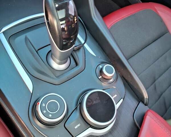 Червоний Альфа Ромео Джулія, об'ємом двигуна 2.14 л та пробігом 270 тис. км за 21500 $, фото 22 на Automoto.ua