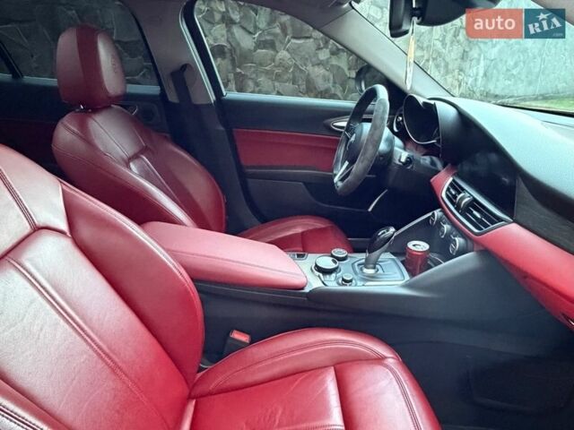 Червоний Альфа Ромео Джулія, об'ємом двигуна 2 л та пробігом 70 тис. км за 18900 $, фото 10 на Automoto.ua