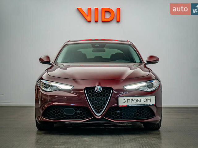 Красный Альфа Ромео Джулия, объемом двигателя 2 л и пробегом 157 тыс. км за 23606 $, фото 4 на Automoto.ua