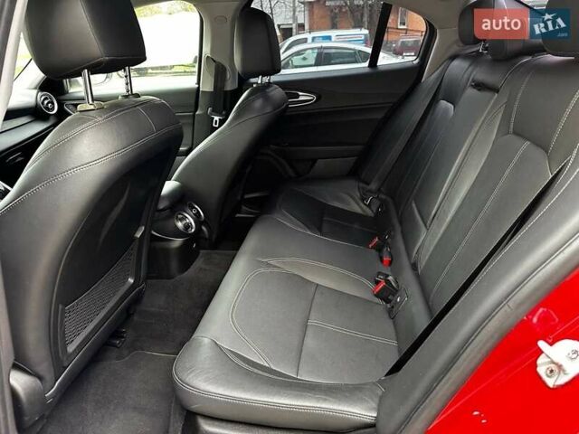 Червоний Альфа Ромео Джулія, об'ємом двигуна 2 л та пробігом 88 тис. км за 18700 $, фото 10 на Automoto.ua