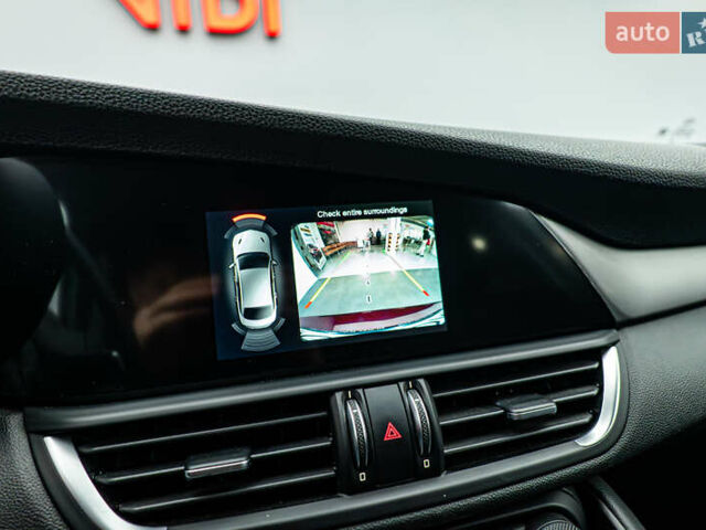 Красный Альфа Ромео Джулия, объемом двигателя 2 л и пробегом 157 тыс. км за 23606 $, фото 17 на Automoto.ua