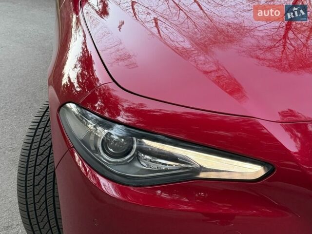 Червоний Альфа Ромео Джулія, об'ємом двигуна 2 л та пробігом 70 тис. км за 18900 $, фото 23 на Automoto.ua