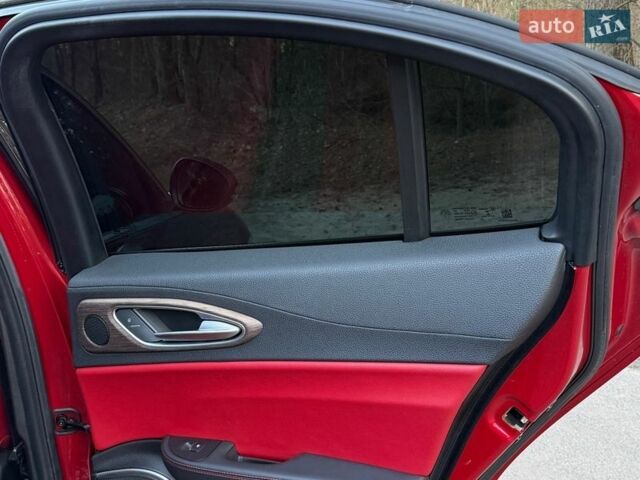 Червоний Альфа Ромео Джулія, об'ємом двигуна 2 л та пробігом 70 тис. км за 18900 $, фото 14 на Automoto.ua