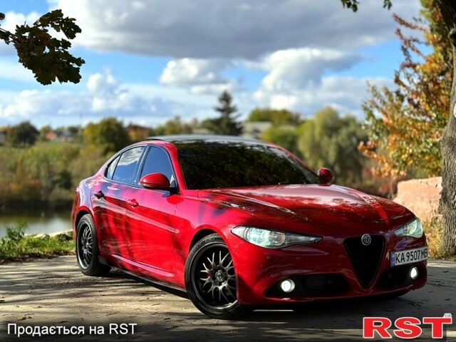 Красный Альфа Ромео Джулия, объемом двигателя 2.1 л и пробегом 200 тыс. км за 20000 $, фото 3 на Automoto.ua