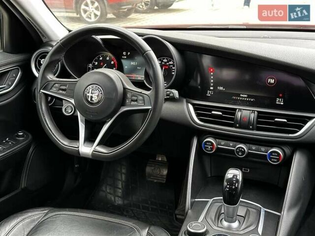 Червоний Альфа Ромео Джулія, об'ємом двигуна 2 л та пробігом 88 тис. км за 18700 $, фото 14 на Automoto.ua