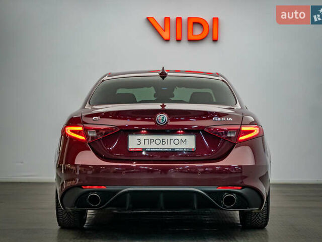 Красный Альфа Ромео Джулия, объемом двигателя 2 л и пробегом 157 тыс. км за 23606 $, фото 5 на Automoto.ua