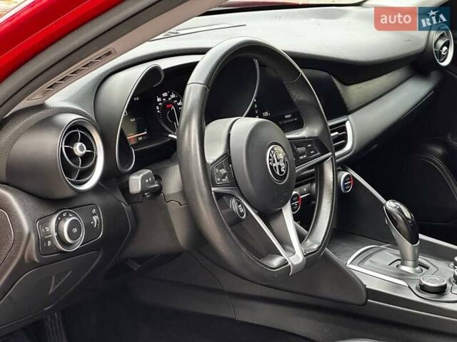 Червоний Альфа Ромео Джулія, об'ємом двигуна 2 л та пробігом 88 тис. км за 18700 $, фото 12 на Automoto.ua