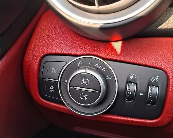 Червоний Альфа Ромео Джулія, об'ємом двигуна 2.14 л та пробігом 270 тис. км за 21500 $, фото 32 на Automoto.ua