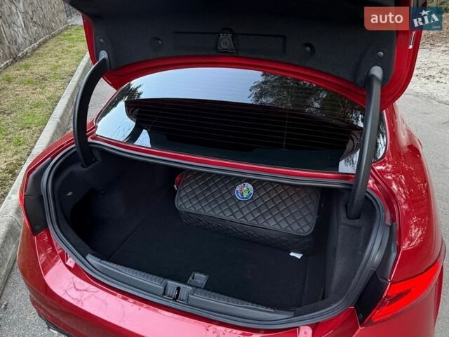 Червоний Альфа Ромео Джулія, об'ємом двигуна 2 л та пробігом 70 тис. км за 18900 $, фото 25 на Automoto.ua