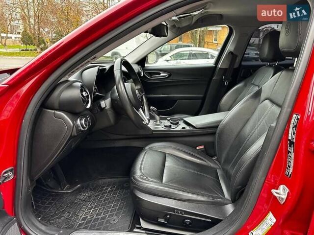 Червоний Альфа Ромео Джулія, об'ємом двигуна 2 л та пробігом 88 тис. км за 18700 $, фото 7 на Automoto.ua