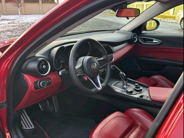 Червоний Альфа Ромео Джулія, об'ємом двигуна 2 л та пробігом 140 тис. км за 24000 $, фото 5 на Automoto.ua