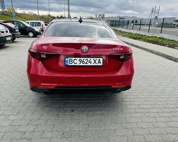 Красный Альфа Ромео Джулия, объемом двигателя 2 л и пробегом 112 тыс. км за 19900 $, фото 2 на Automoto.ua