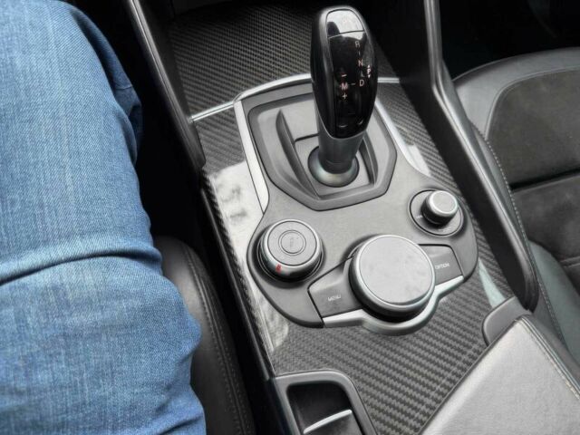 Червоний Альфа Ромео Джулія, об'ємом двигуна 2.9 л та пробігом 50 тис. км за 7300 $, фото 11 на Automoto.ua